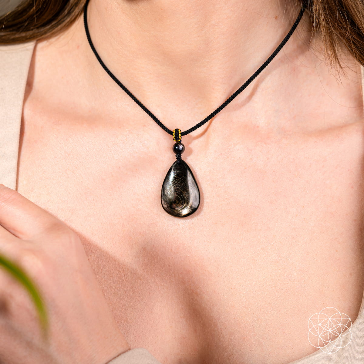 Millionaire Manifestation Pendant – Hypersthene